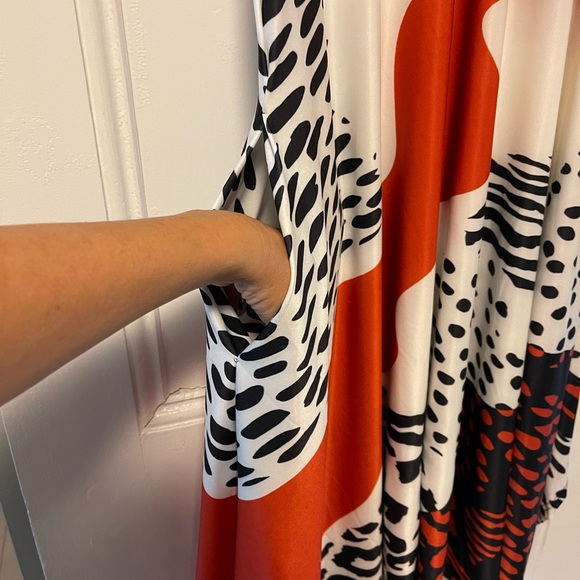 Soft polyester jumpsuit with side pockets, relaxed fit. New - Picture 6 of 6